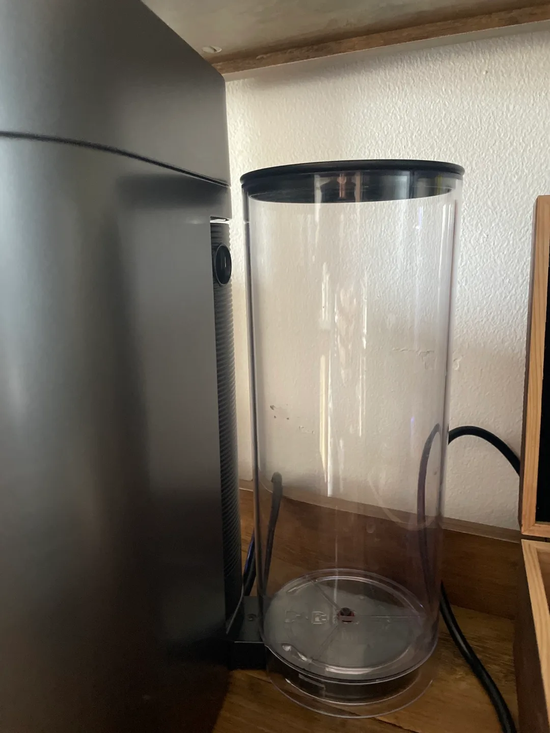 Nespresso by DeLonghi Coffee Machine with Aeroccino Milk Frother image indicator(4)