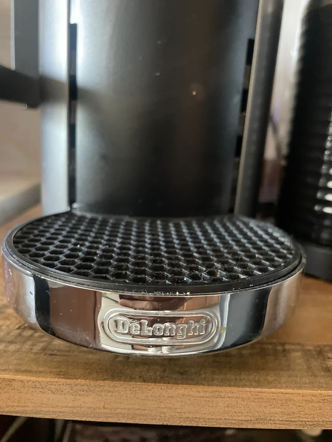 Nespresso by DeLonghi Coffee Machine with Aeroccino Milk Frother image indicator(2)