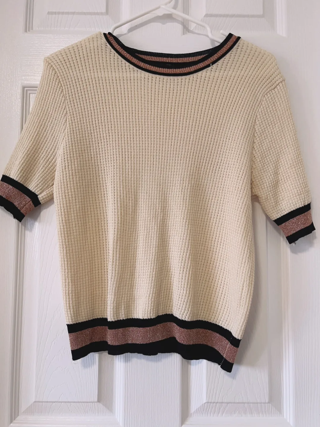 Cream Short-Sleeve Knit Top with Colour Block Detail image indicator(2)