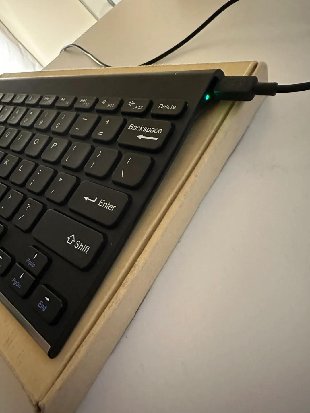 ARTECK Stainless Steel Bluetooth Keyboard 💚 image indicator(2)
