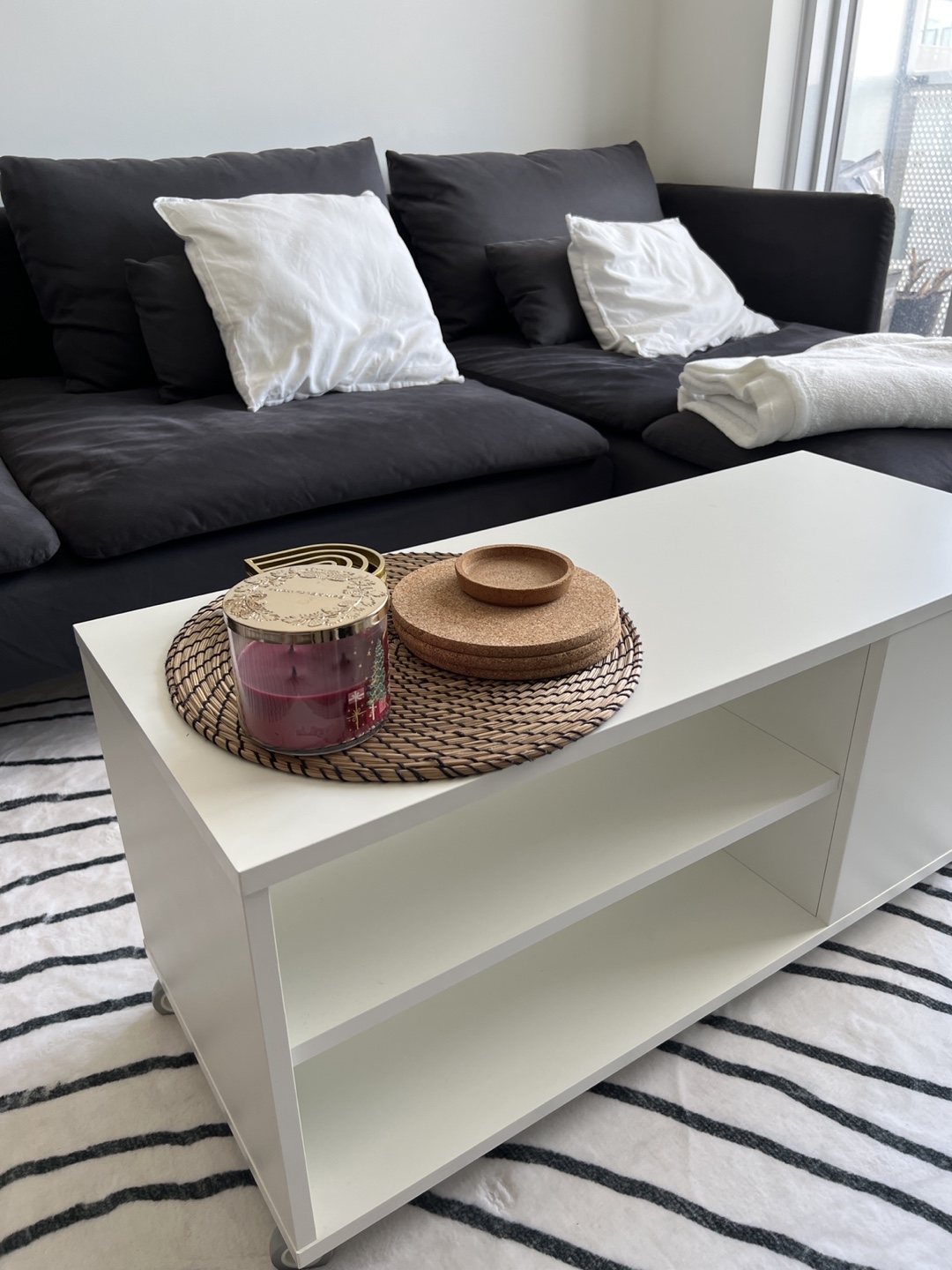 IKEA Vihals Coffee Table - White - photo 2
