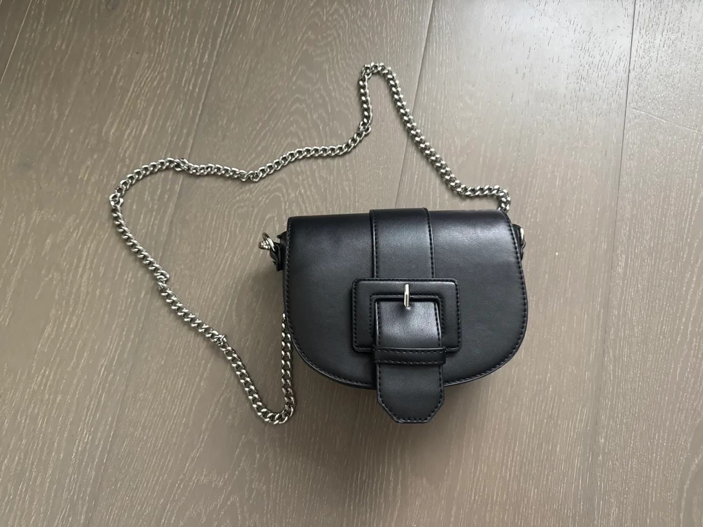Black Leather Crossbody Bag with Chain Strap image indicator(3)