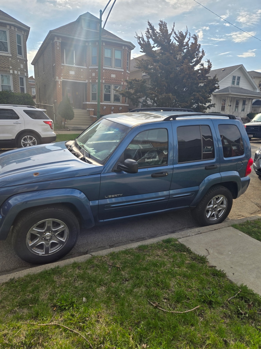 2004 Jeep Liberty SUV - photo 2
