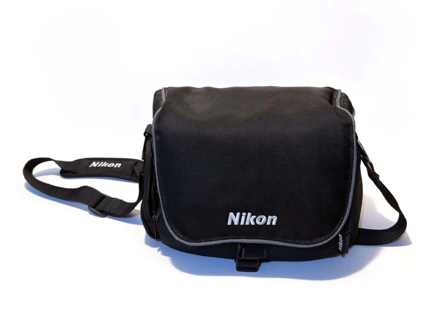 Nikon D90 Camera Set w/ 2 Nikon and 1 Olympus Zuiko lens image indicator(10)