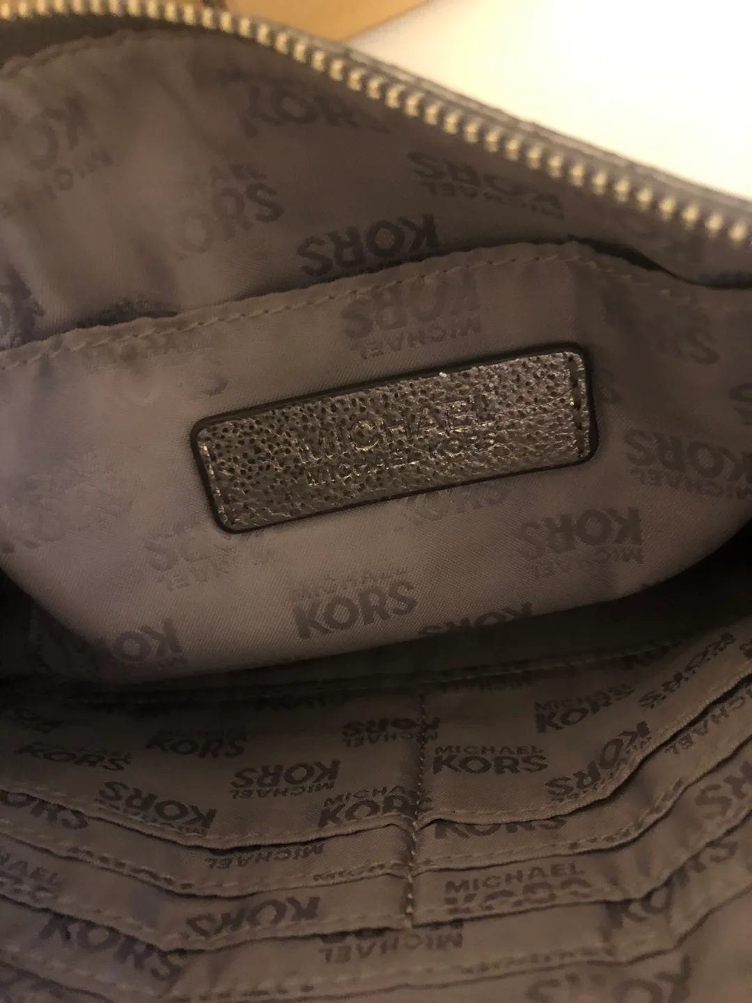 Michael Kors clutch\wrislet with card slots image indicator(3)