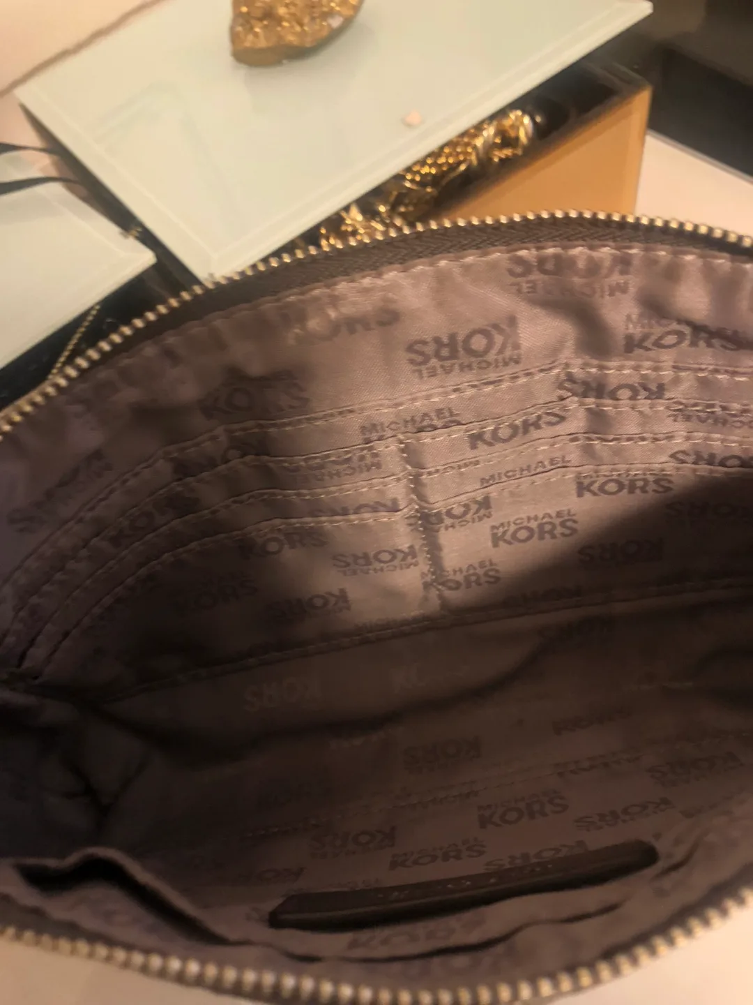 Michael Kors clutch\wrislet with card slots image indicator(2)