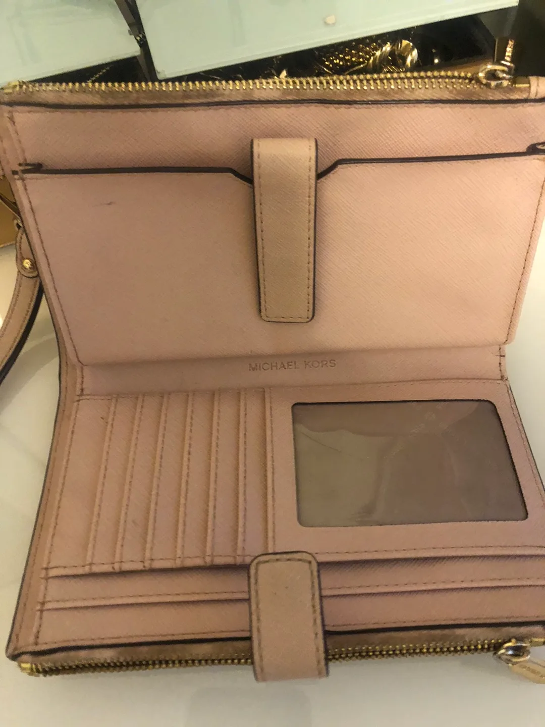 Good condition Michael Kors wallet image indicator(2)