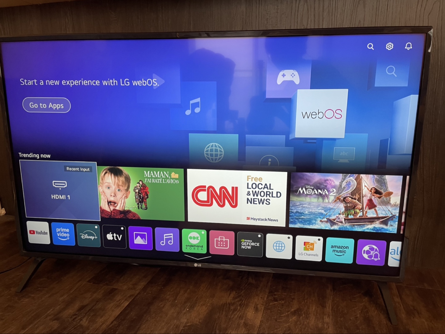 LG 49-in 49UN7300AUD 4K Ultra HD LED Smart TV - photo 2