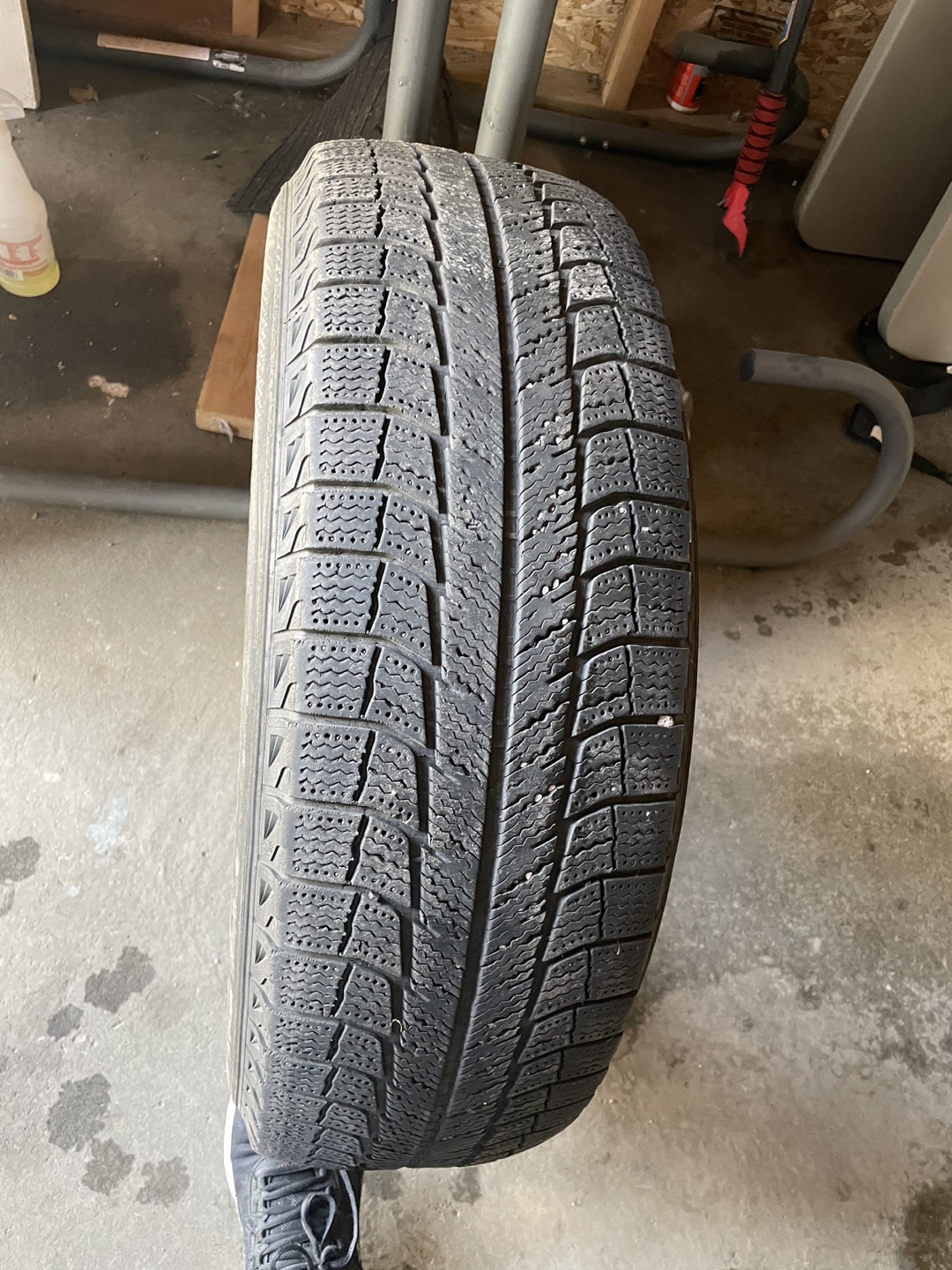 Michelin Latitude X-Ice 215/70R16 100T Winter Tire