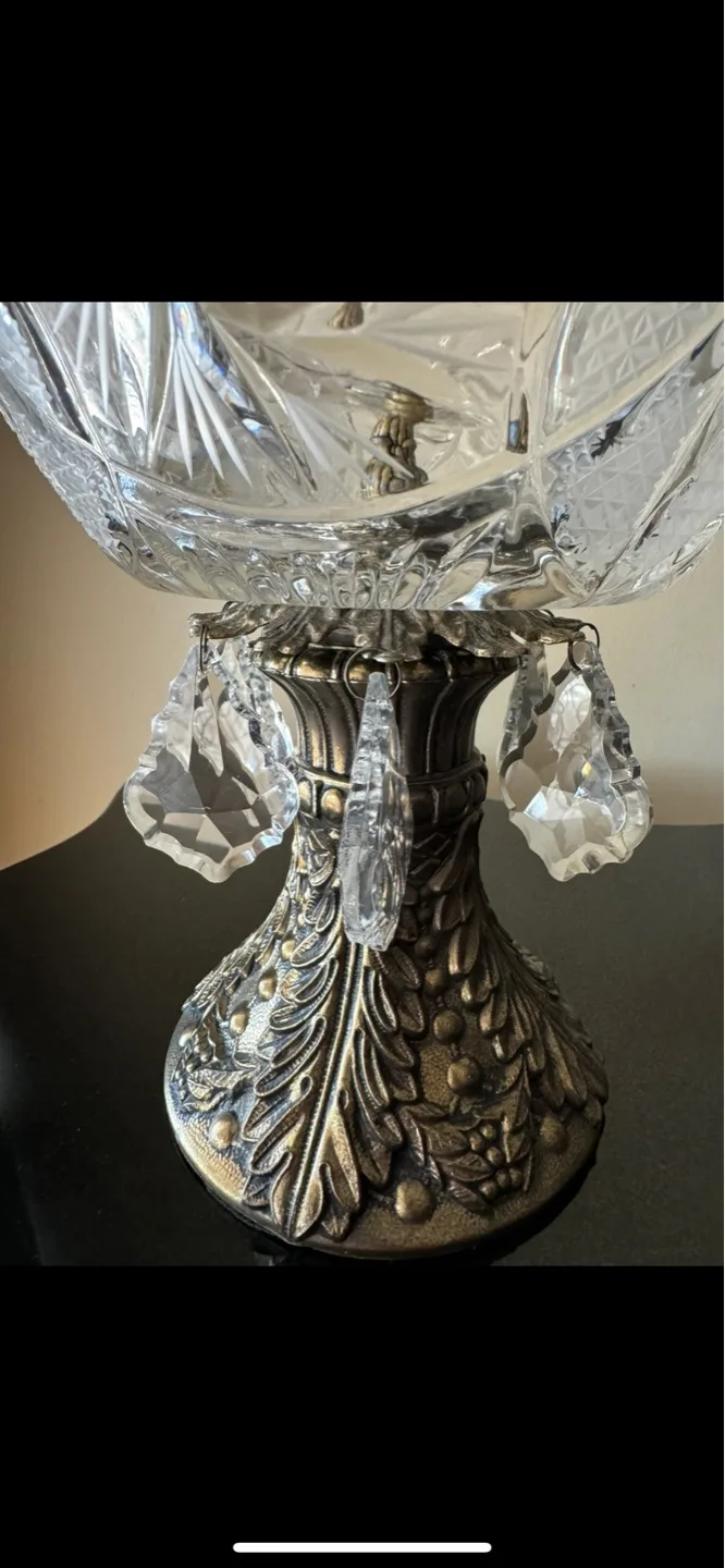 Crystal Bowl with Brass Stand image indicator(3)
