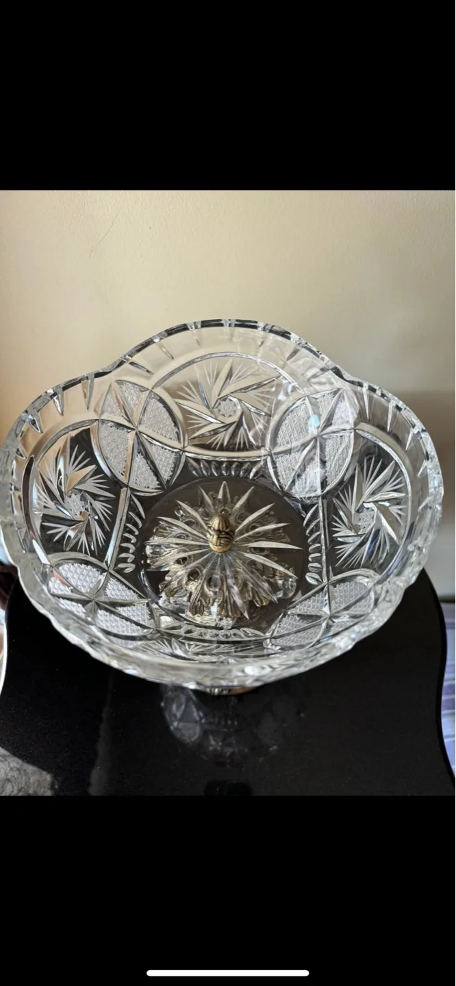 Crystal Bowl with Brass Stand image indicator(2)