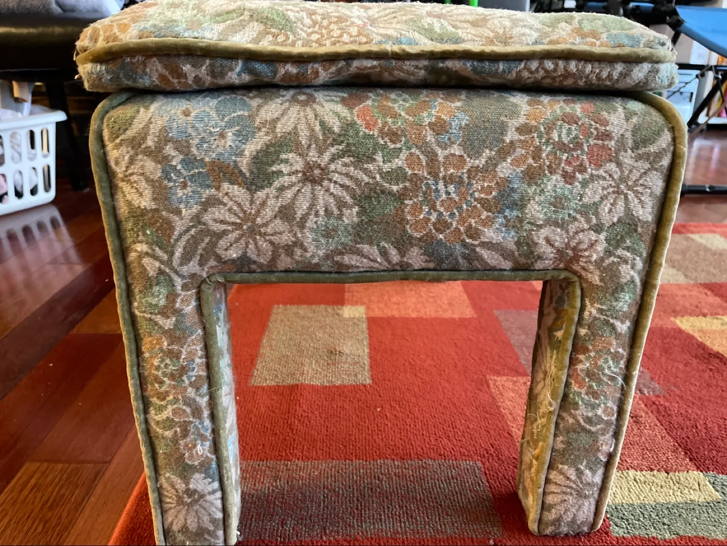 Vintage Floral Upholstered Ottoman 💚 image indicator(4)