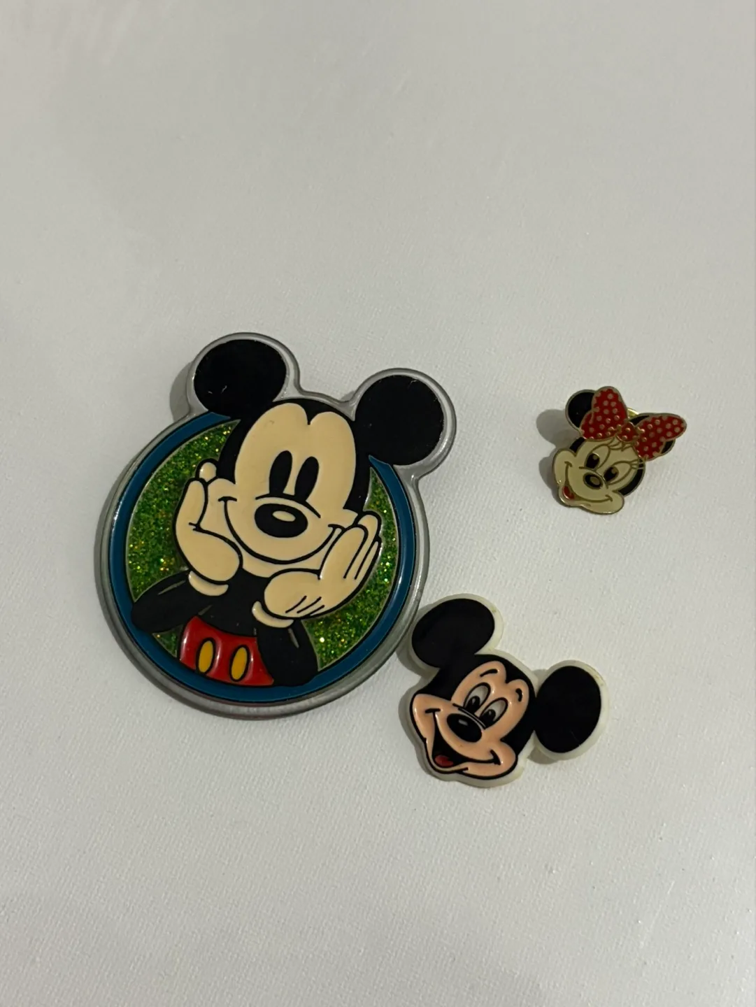 Vintage Mickey and Minnie Mouse Pin Set Disney Store Exclusive image indicator(3)