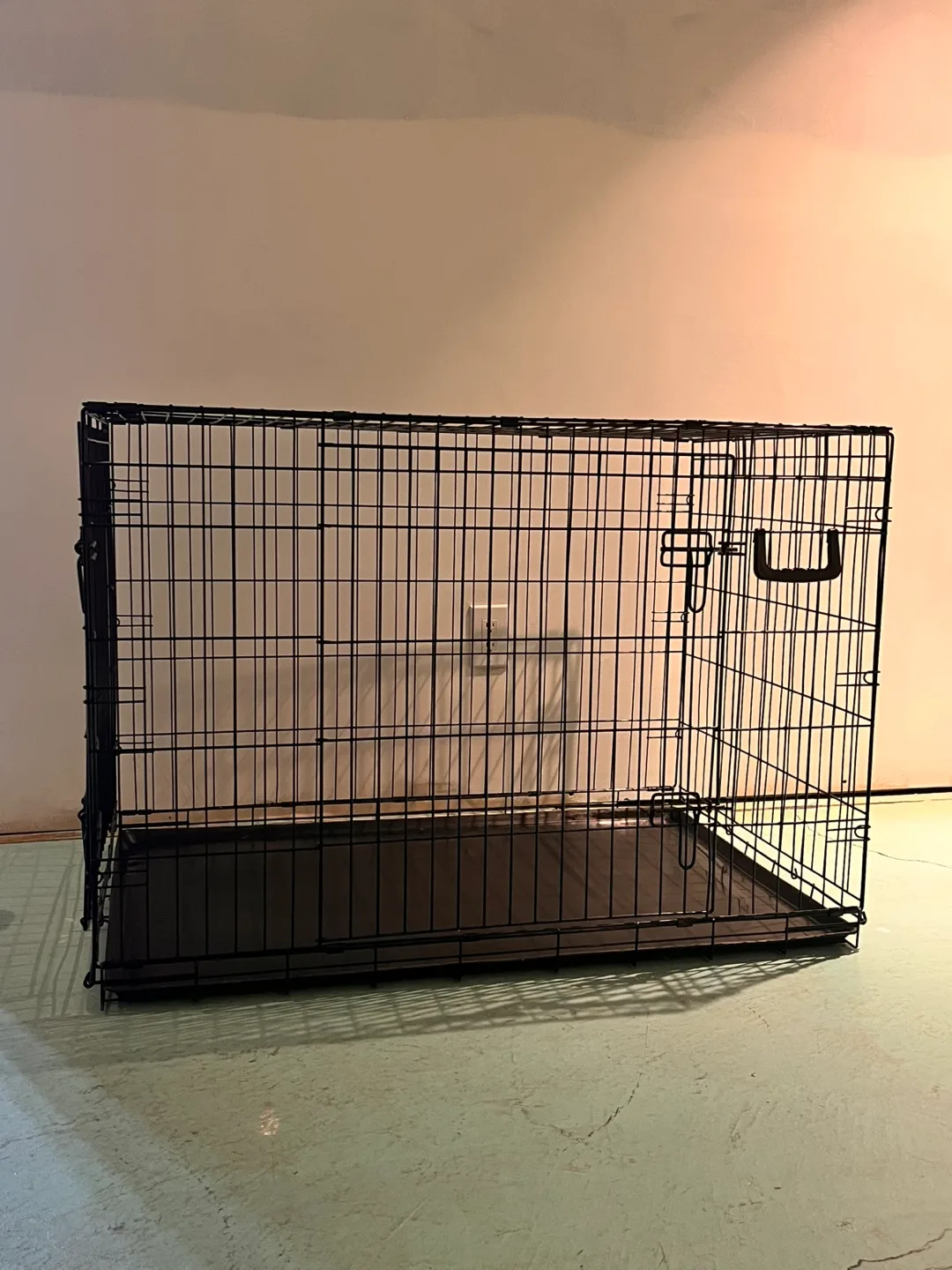 Large Black Metal Dog Crate image indicator(2)