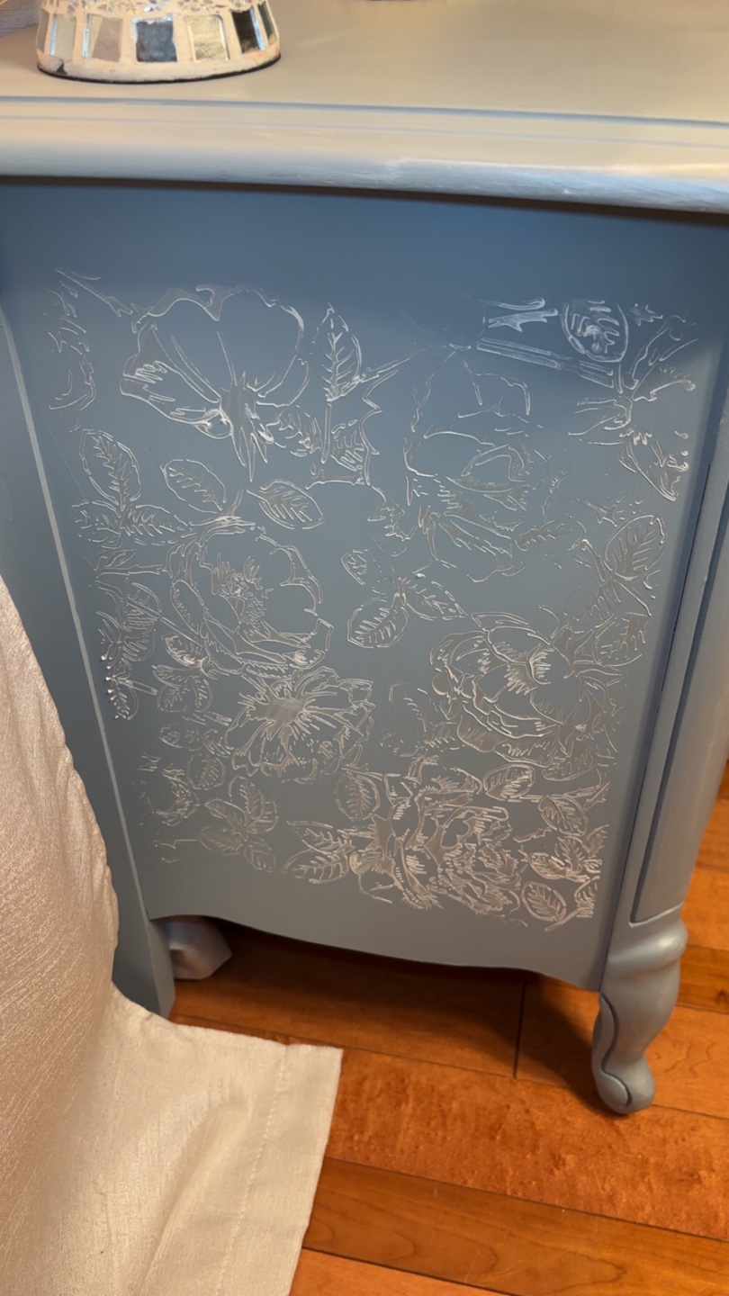 French-Style Nightstand with Floral Detail - photo 2