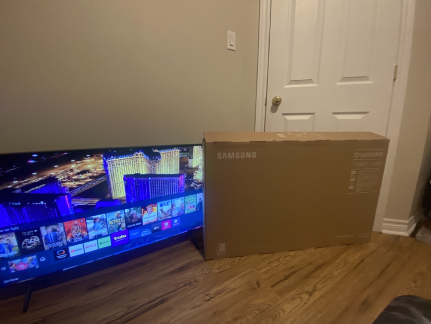 Samsung Crystal UHD 4K Smart TV - photo 2