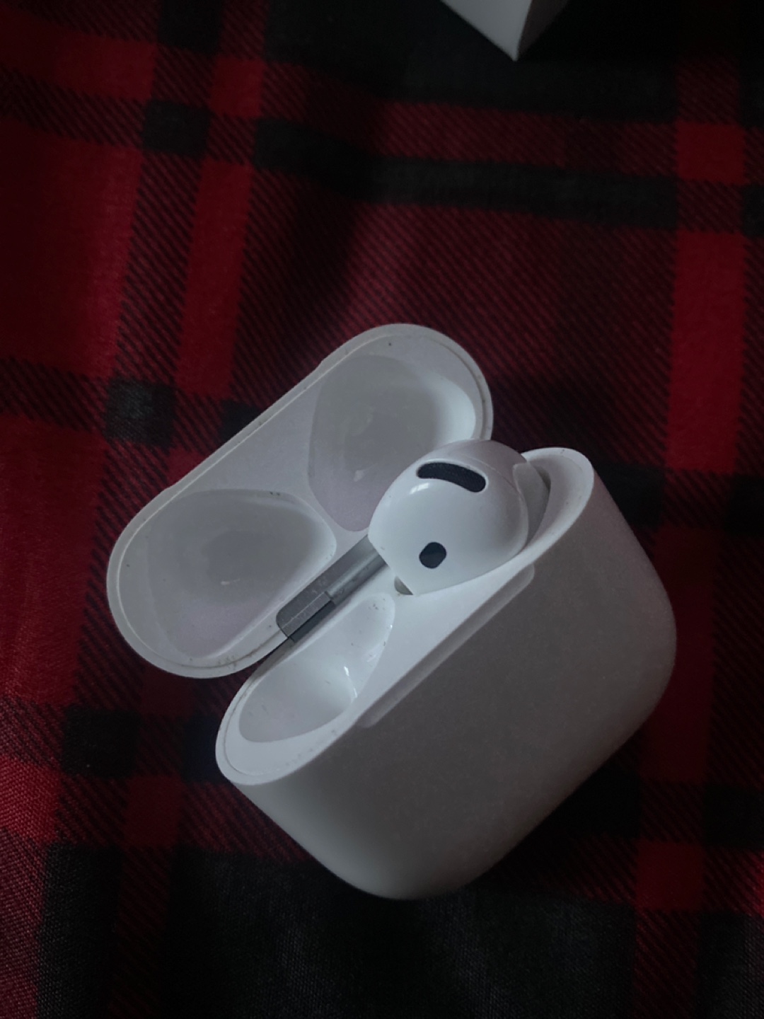 Apple AirPods with Charging Case - photo 2