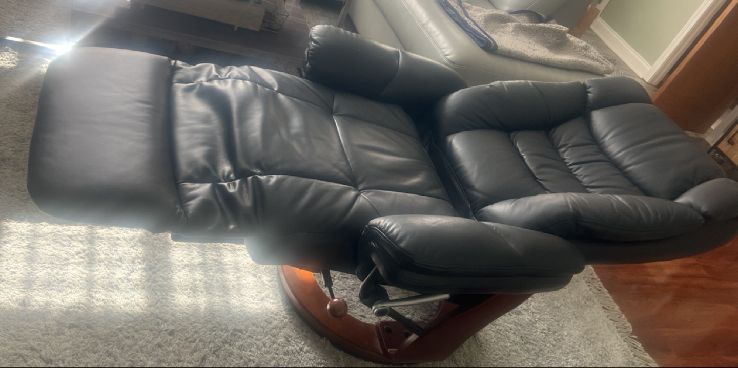 Black Leather Recliner - photo 2