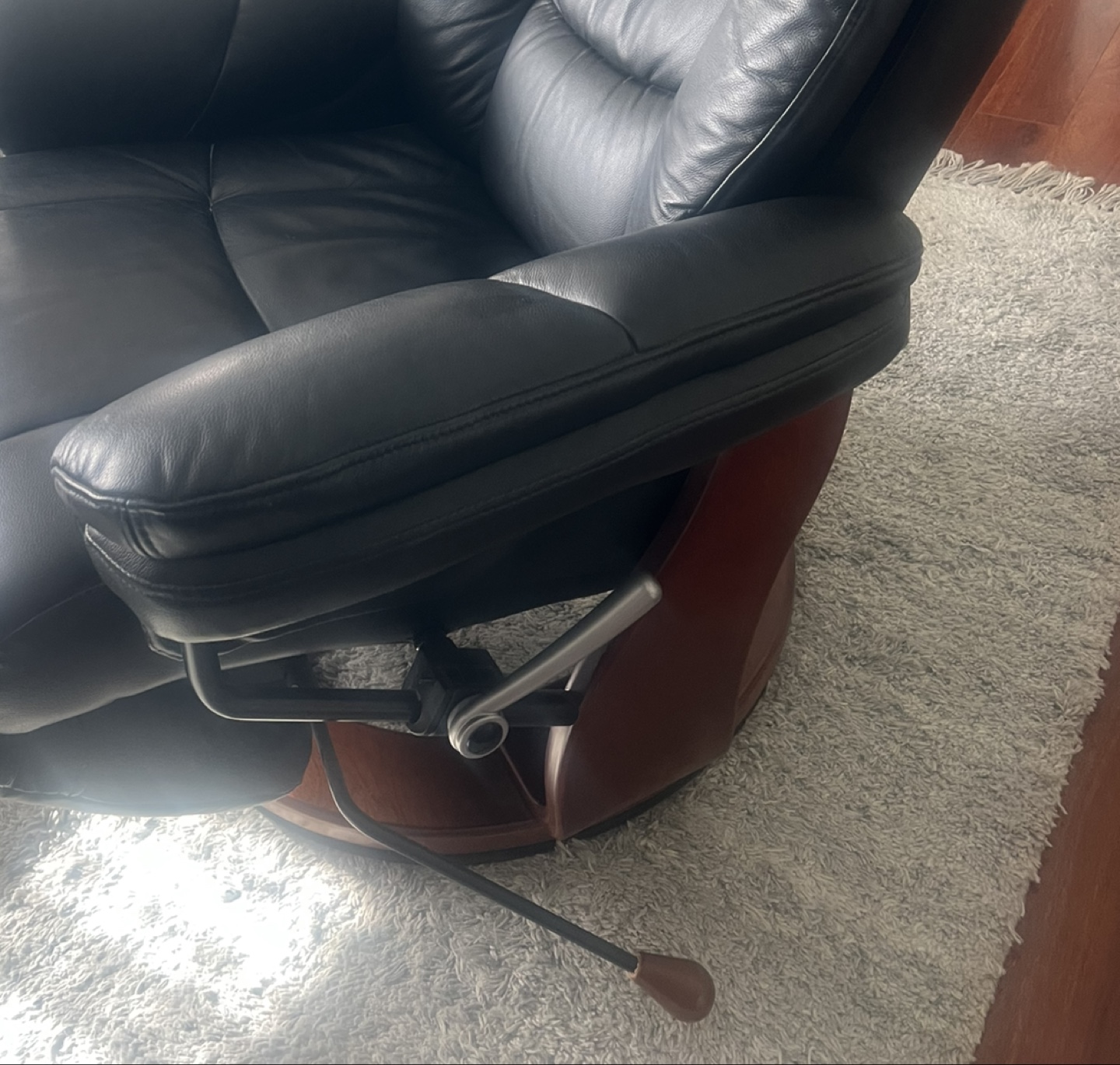 Black Leather Recliner - photo 5
