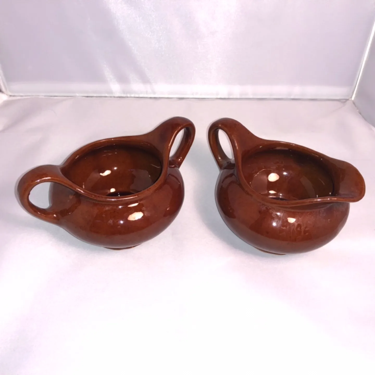 Vintage Evangeline Canadian Pottery Creamer and Sugar Bowl Set image indicator(2)