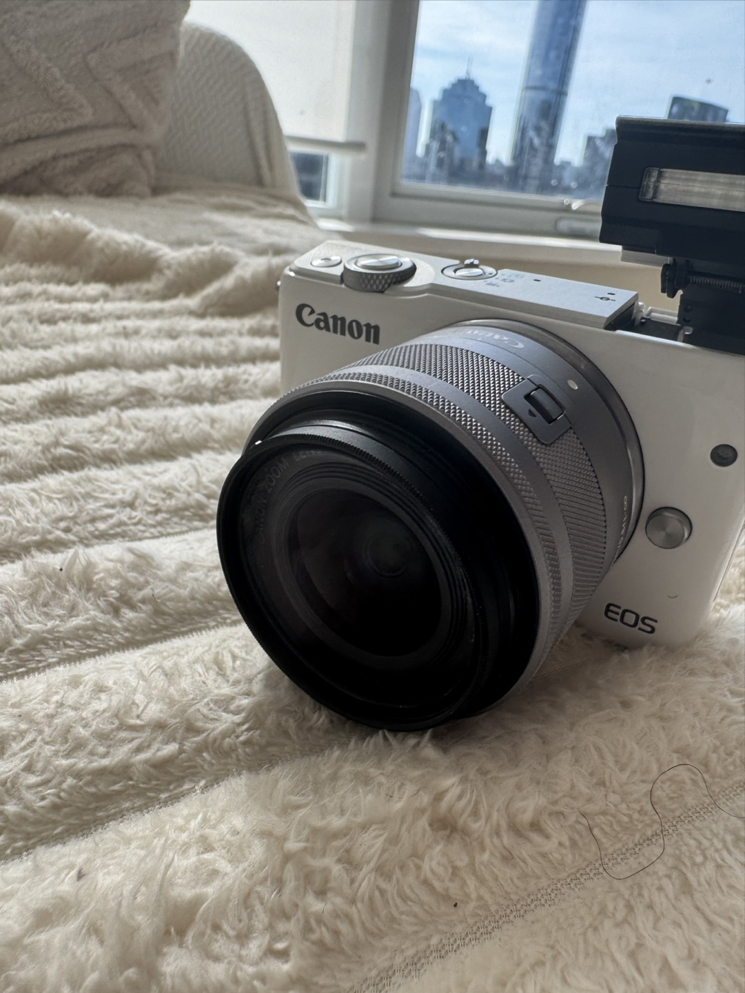 Canon EOS M10 Mirrorless Camera with Lens - photo 2