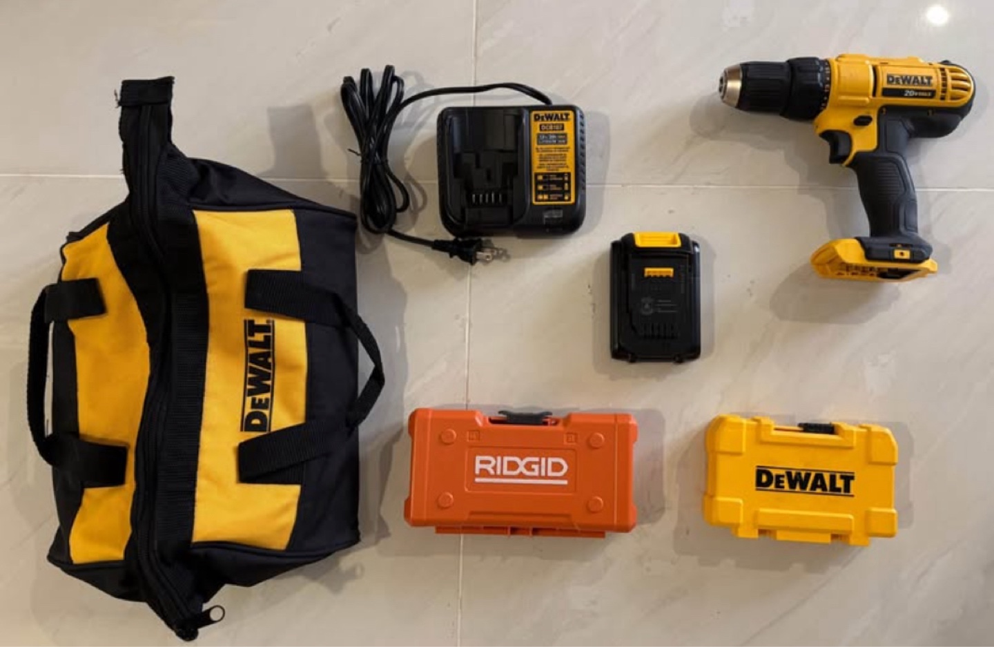 Dewalt 20V Max Cordless Drill Kit with Extra Bits & Drill bits - photo 3