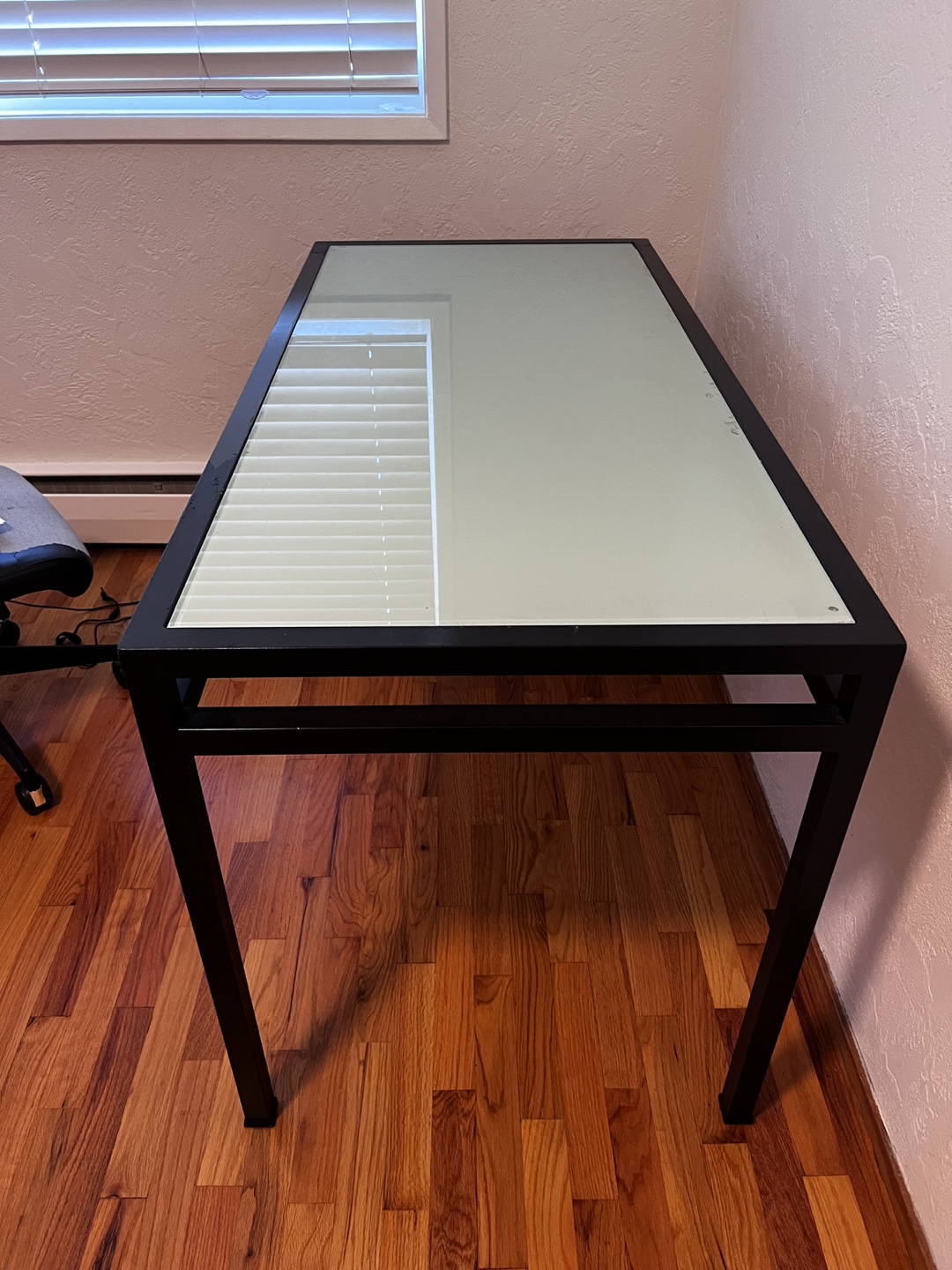 4 tables: Two desks and round table: bar table - photo 2