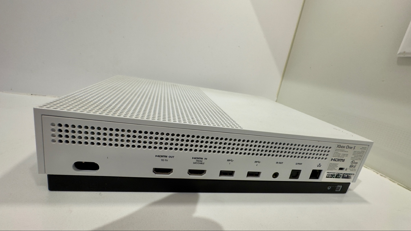 Xbox One S with 2 Controller Consoles (500GB) - photo 3