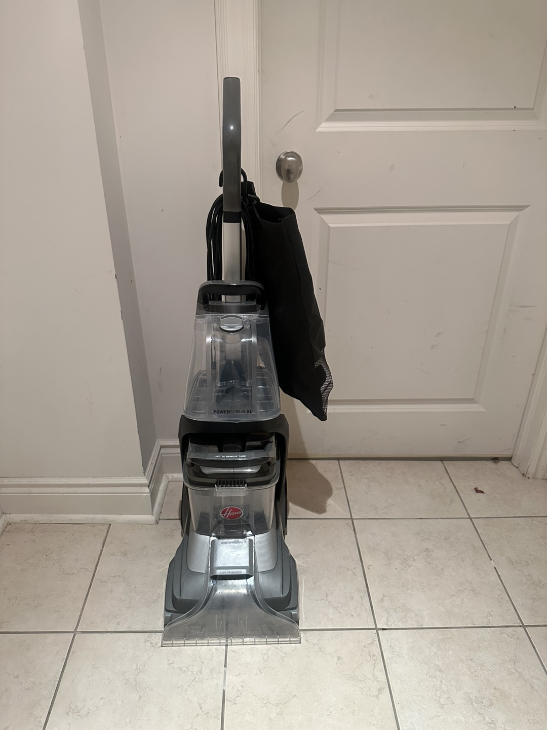 Hoover PowerScrub Deluxe Carpet Cleaner