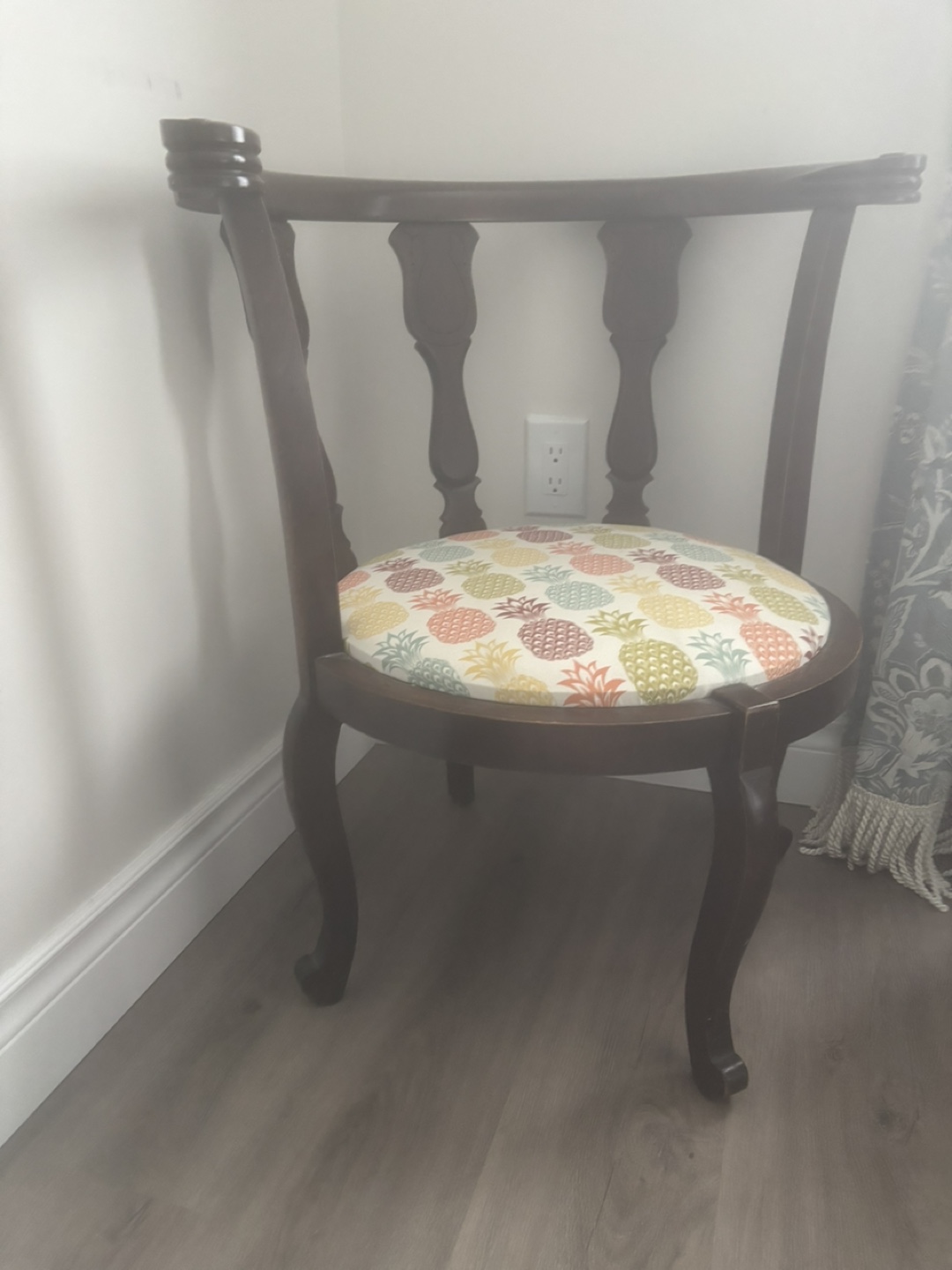 Vintage Corner Chair with Pineapple Cushion