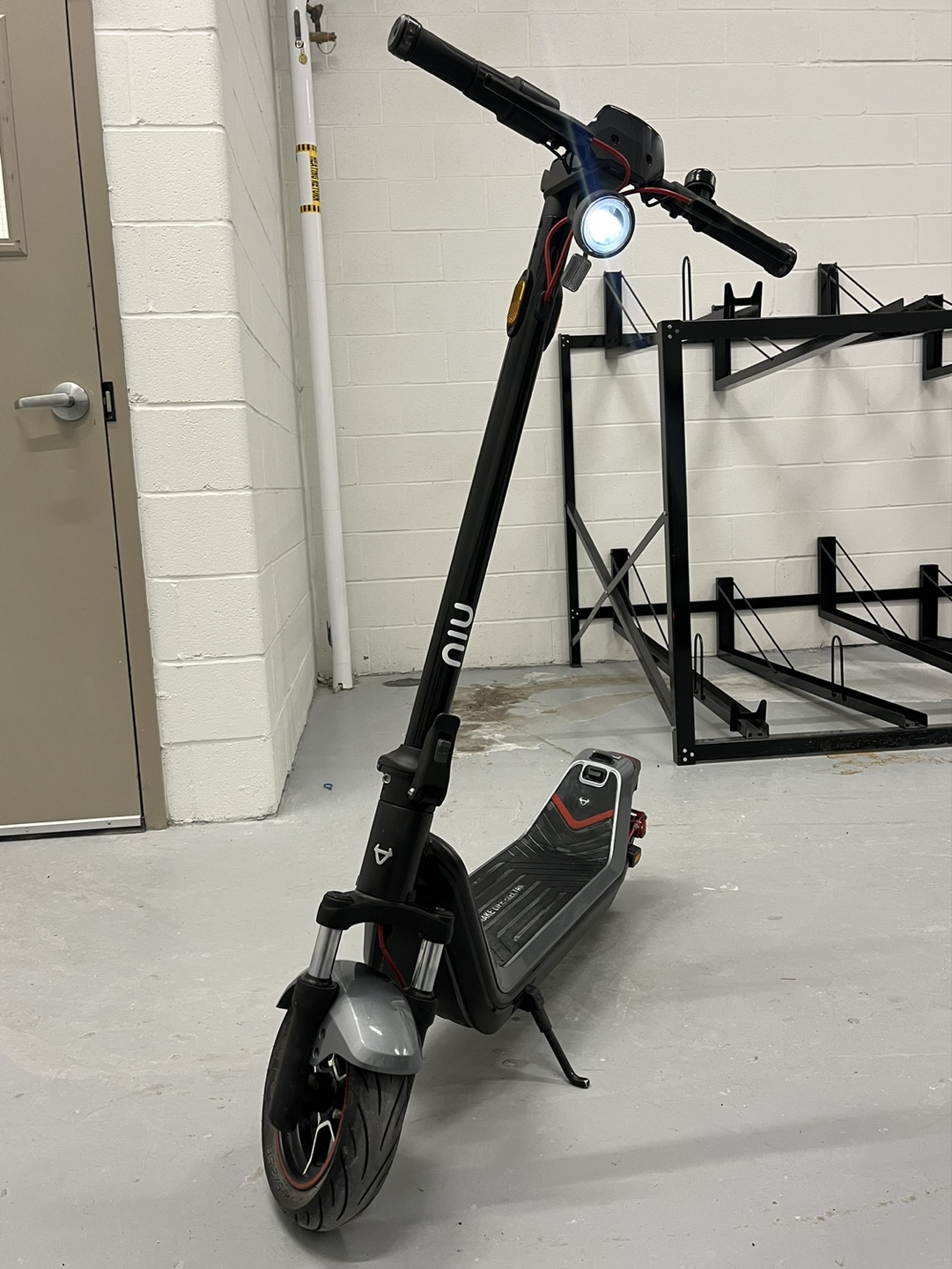 NIU KQI 300x Electric Scooter - photo 2