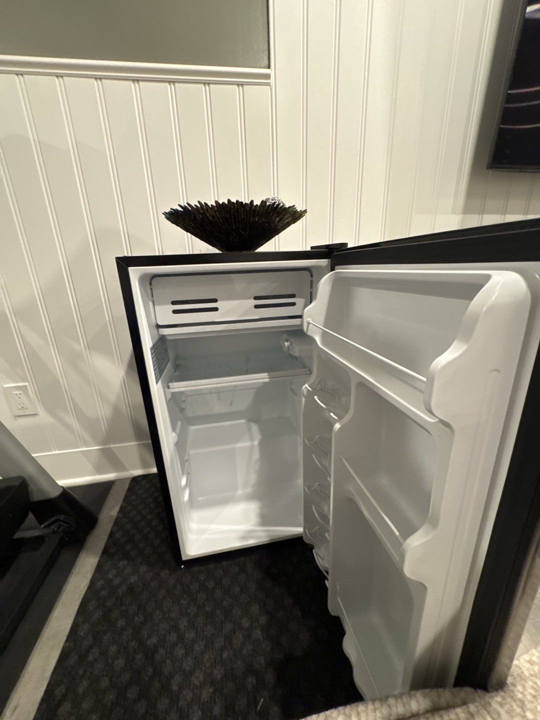 Cuisinart Compact Refrigerator - photo 2