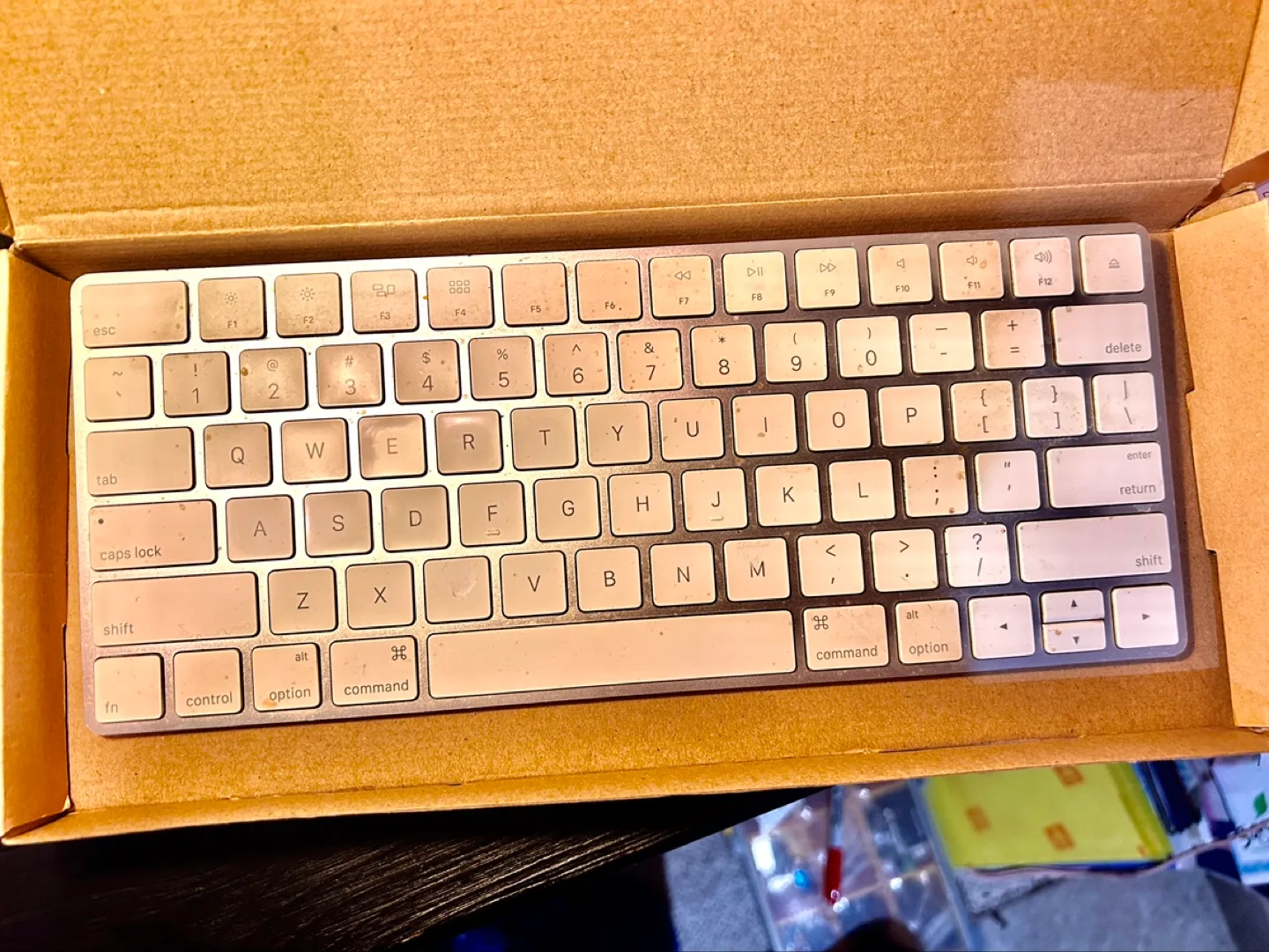Apple Bluetooth keyboard thumbnail