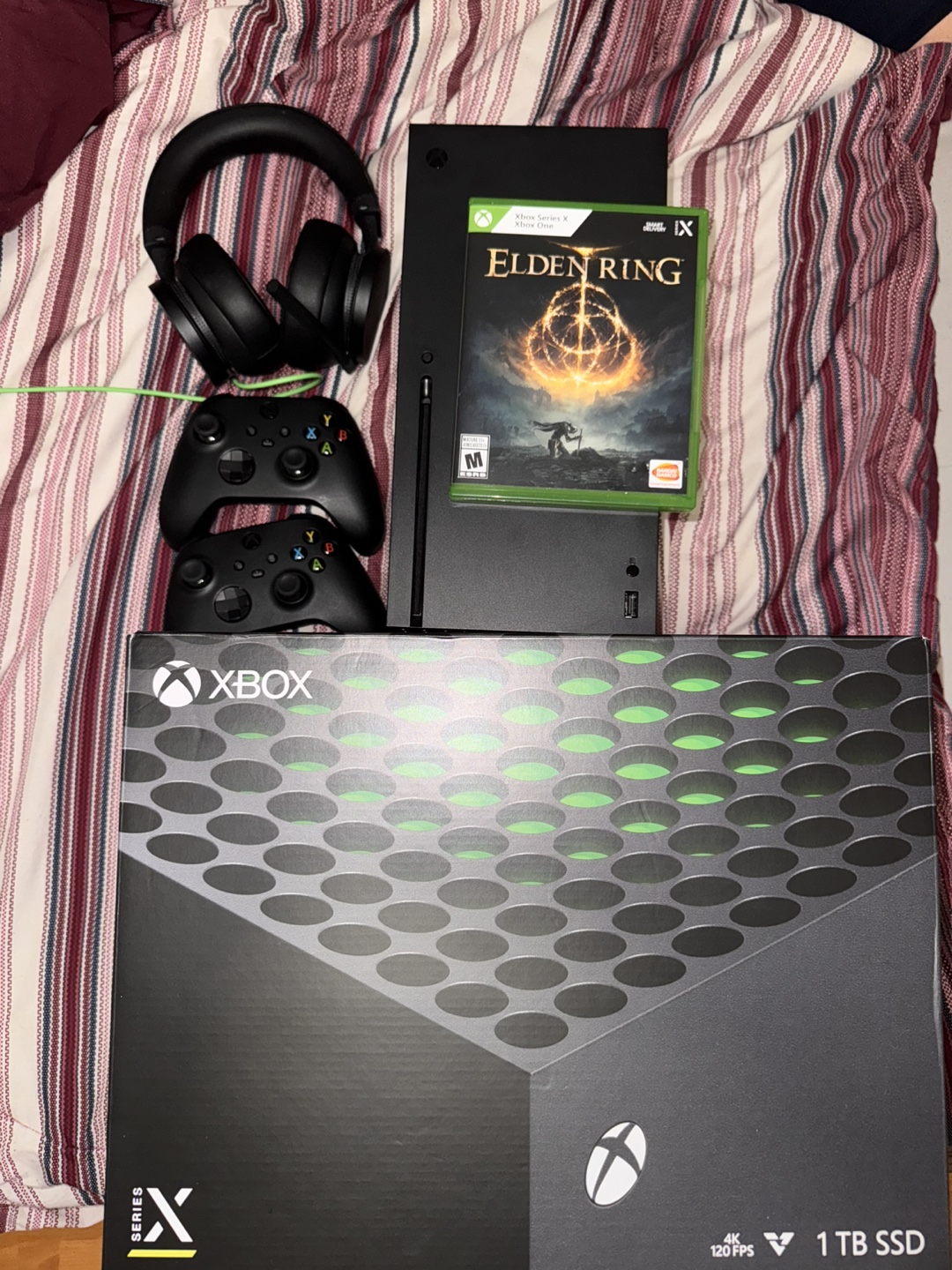 XBOX SERIES X FOR SALE. COMES WITH ORIGINAL BOX