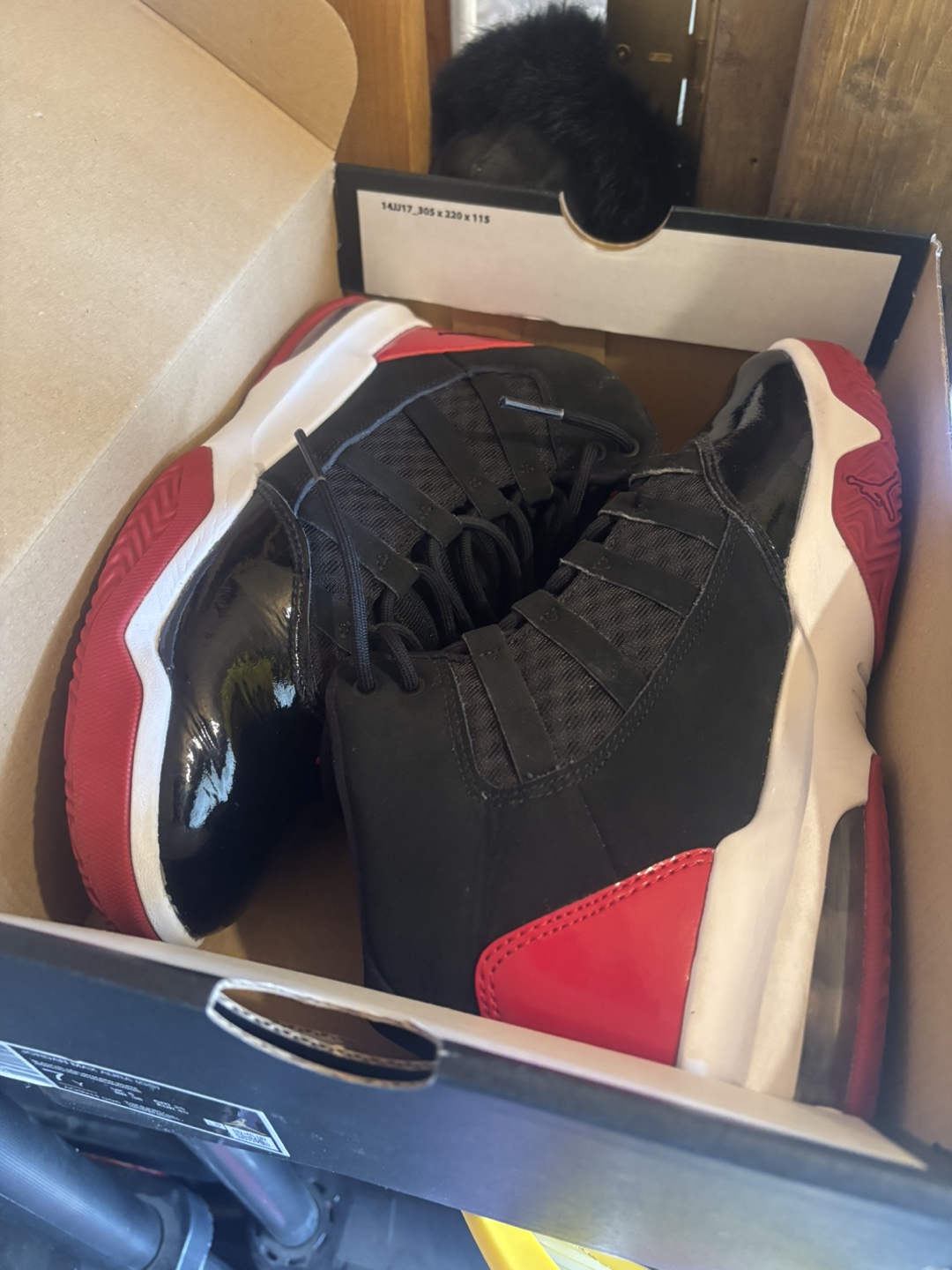 Air Jordan 11 Retro Low BG (GS) Black/Red Size 7Y