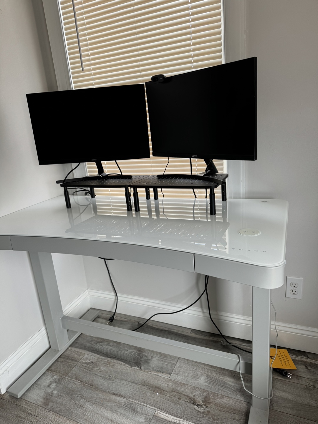 TRESANTI Coastal Adjustable Height Desk - photo 4