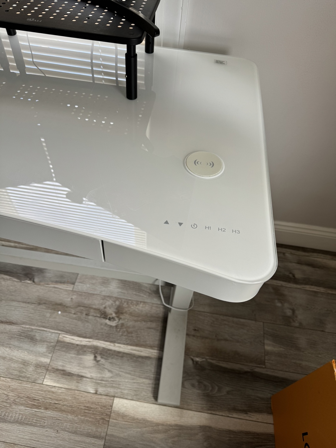TRESANTI Coastal Adjustable Height Desk - photo 5