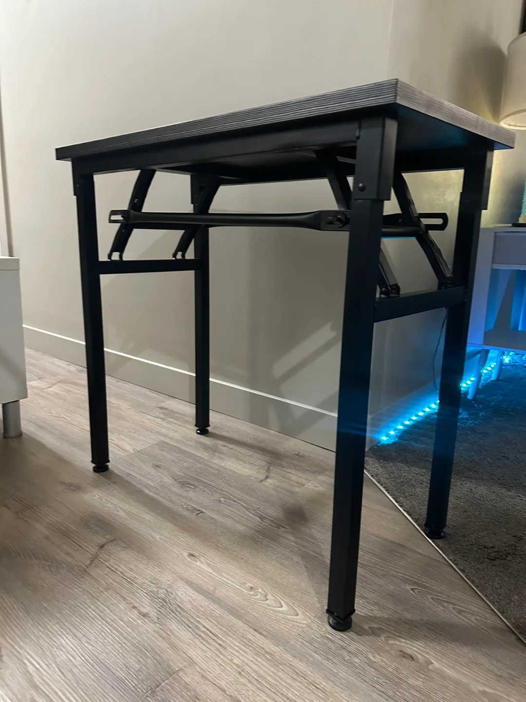 Brand new Computer Desk Folding Table image indicator(9)