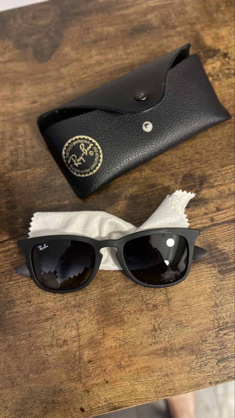 Ray-Ban Sunglasses Black Frame