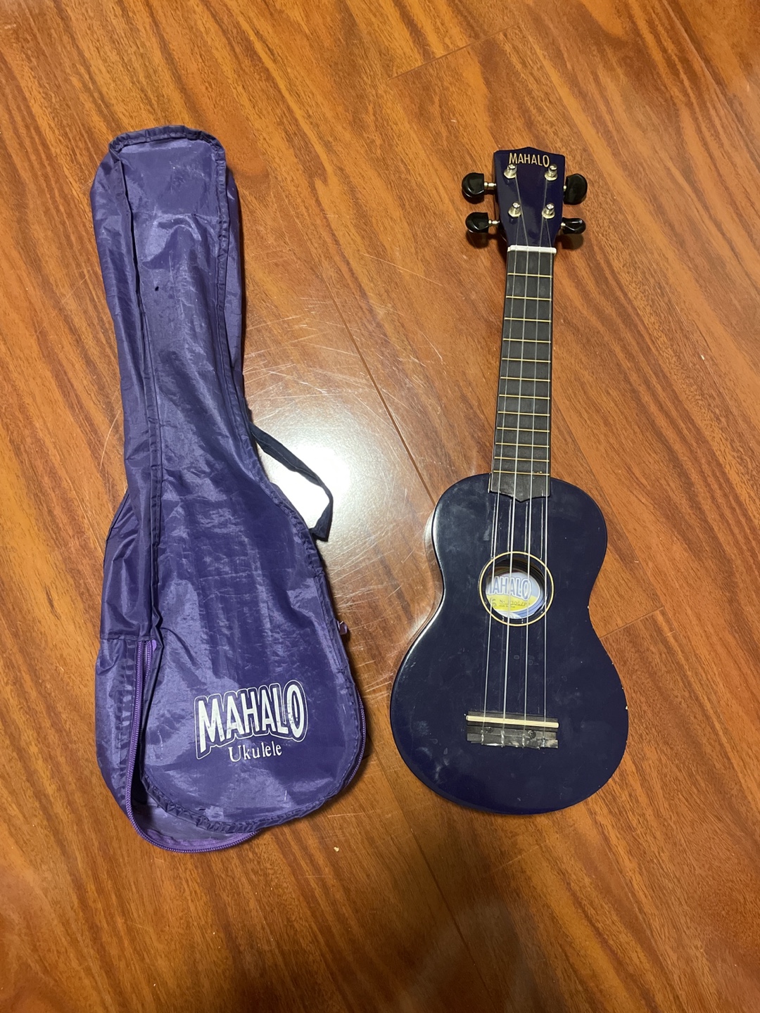 Mahalo Ukulele with Gig Bag