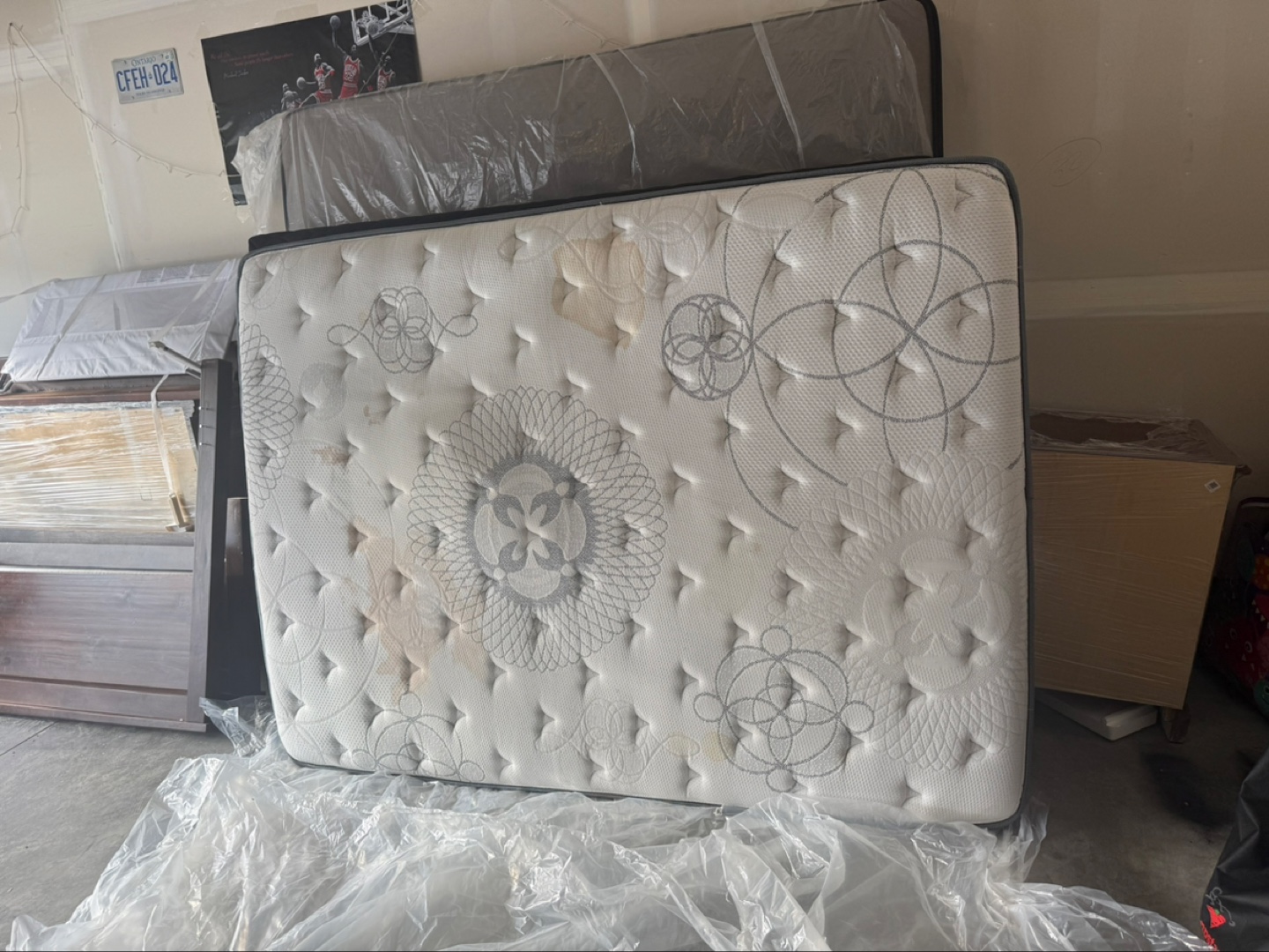 Queen Mattress and Box Spring Set - photo 2
