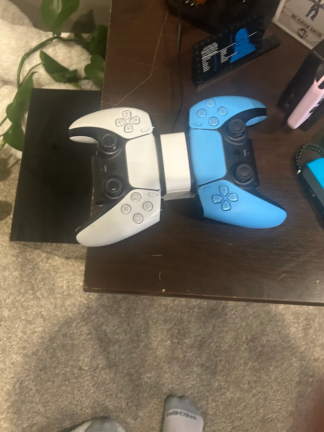 PlayStation 5  with 2 controllers image indicator(2)