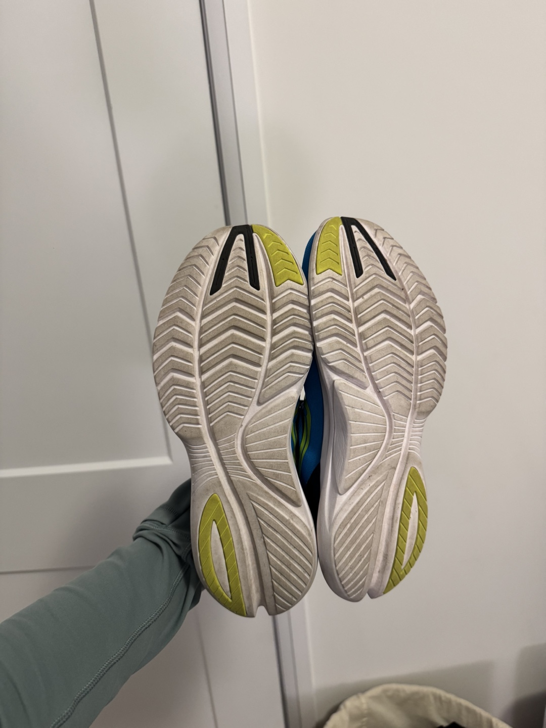💚 Saucony Running Shoes - Men's Size 8 - photo 2