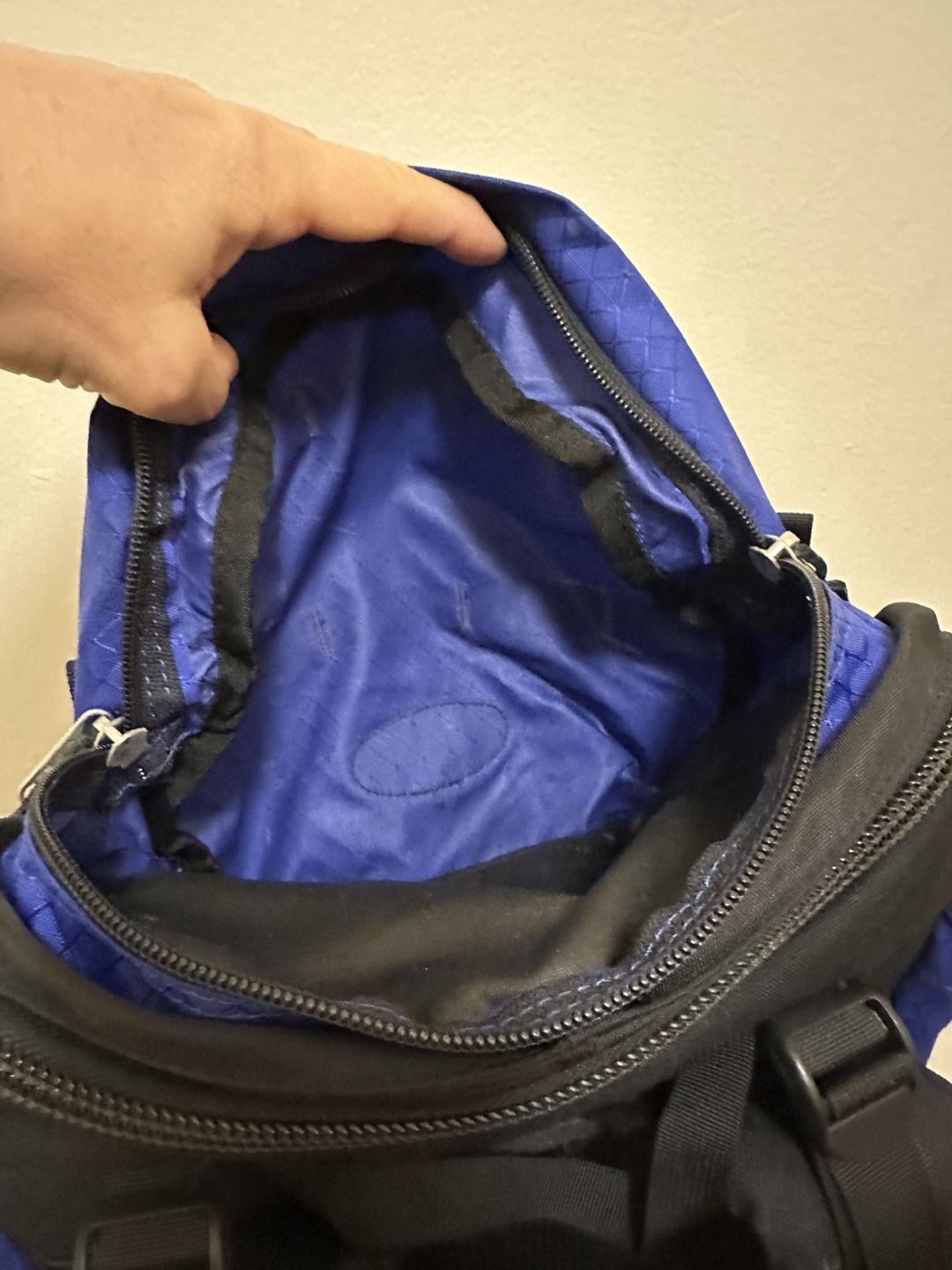 MEC black and purple backpack - photo 4