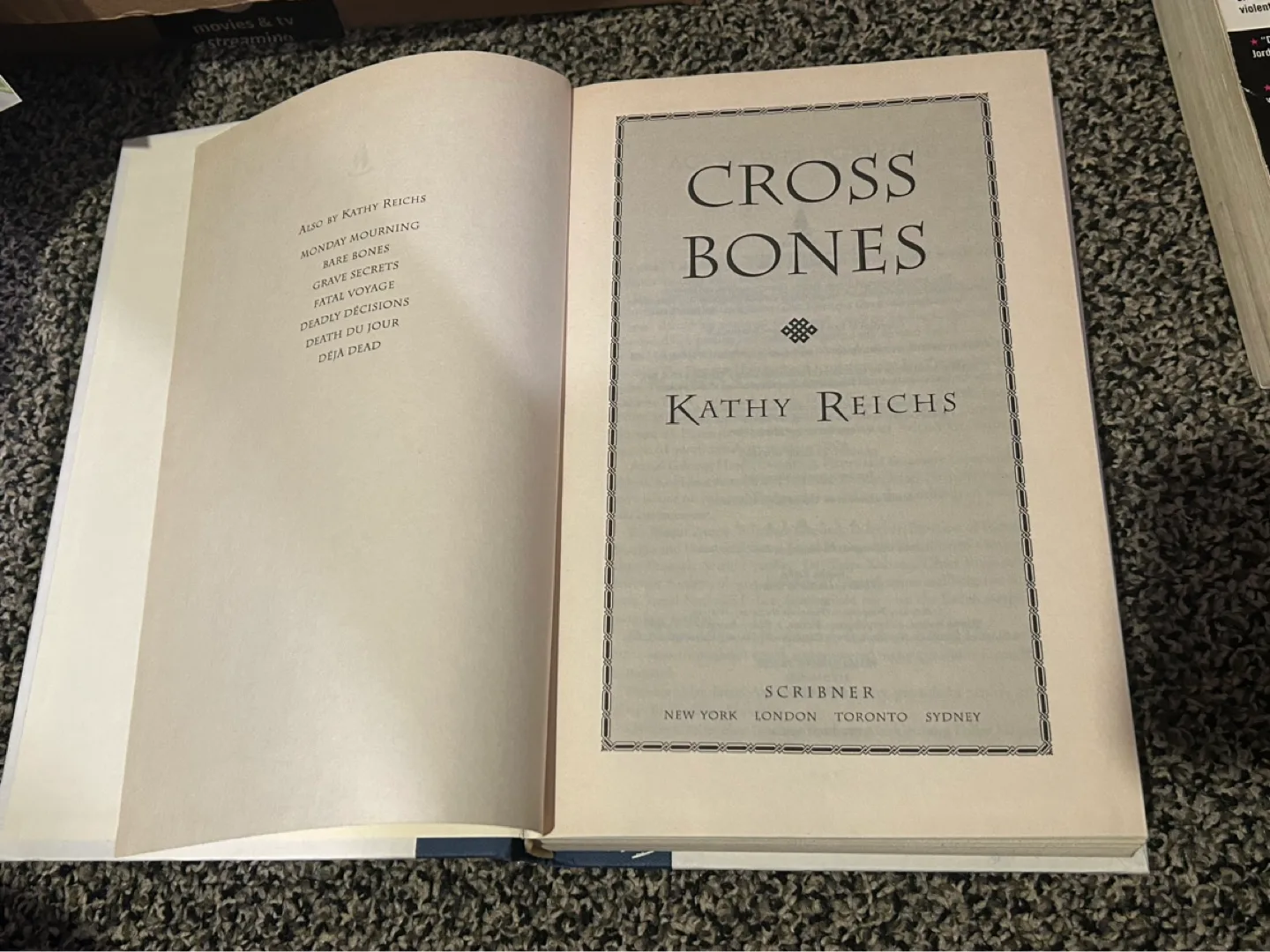 4 Kathy Reichs Books image indicator(9)