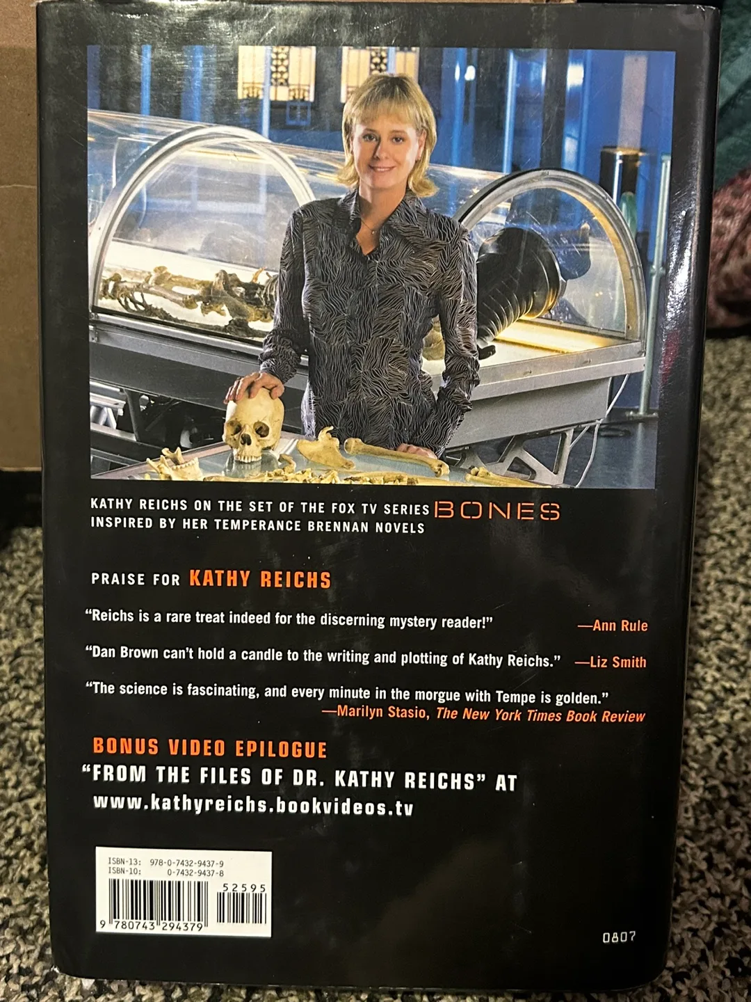 4 Kathy Reichs Books image indicator(8)