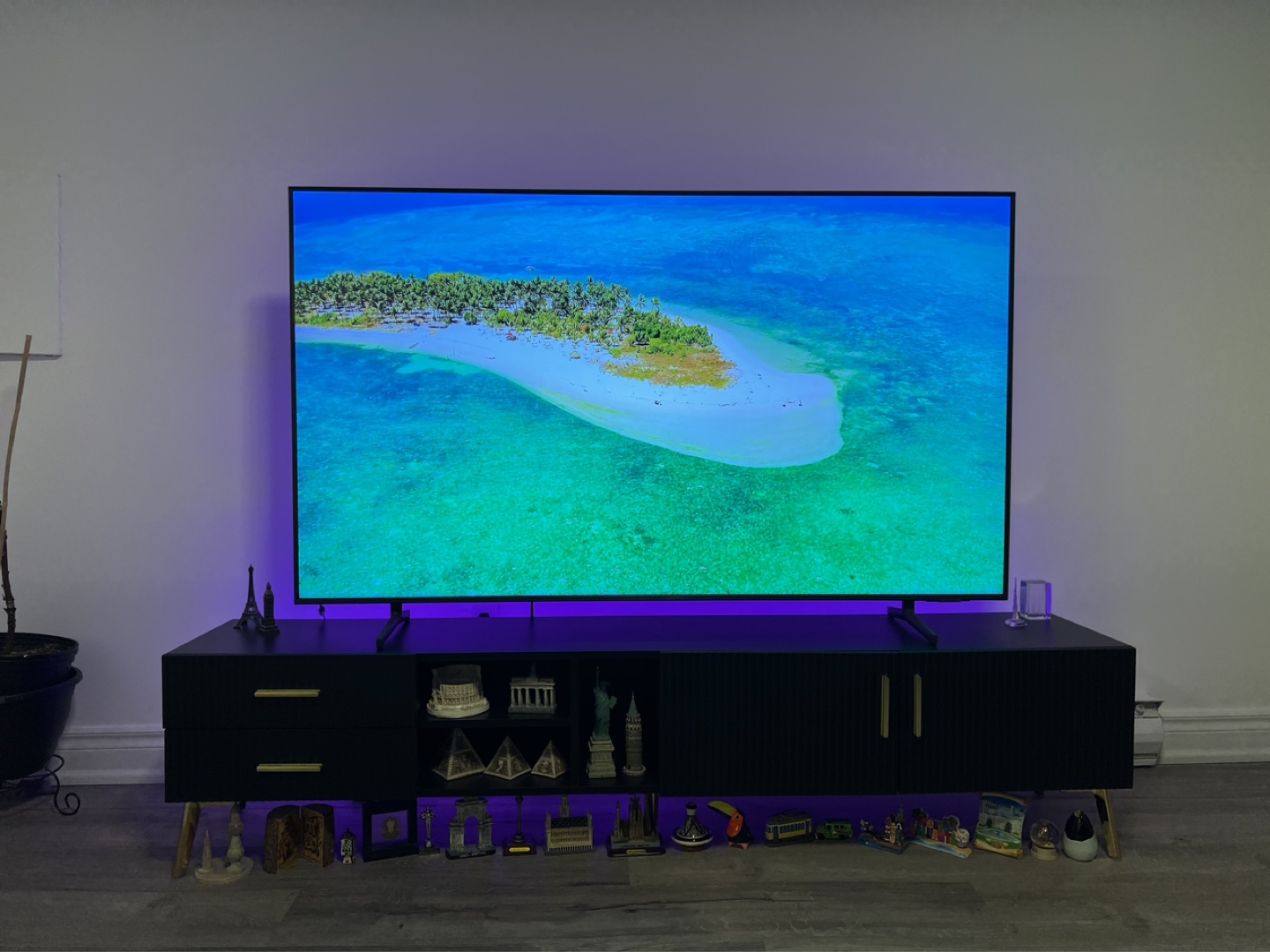 Samsung 65-inch Smart TV - photo 3