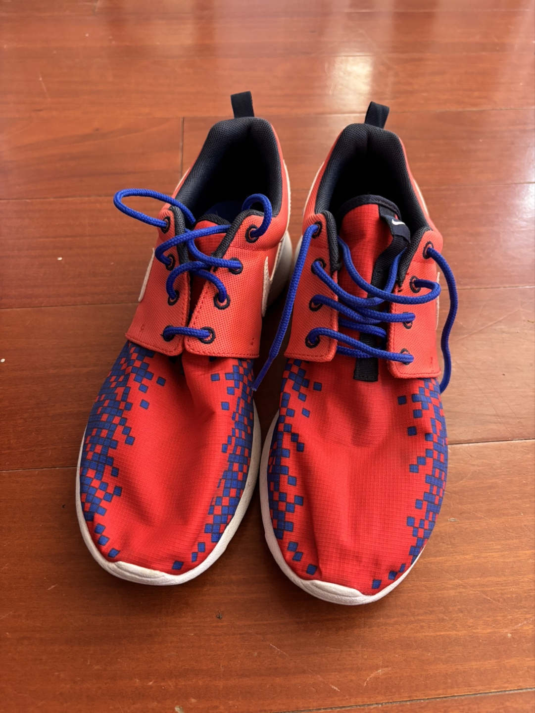Nike Roshe Run Size 7Y or Women’s 8.5 - photo 2