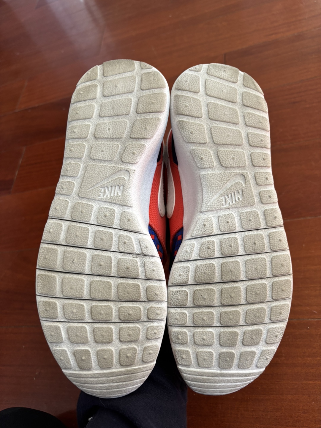 Nike Roshe Run Size 7Y or Women’s 8.5 - photo 3