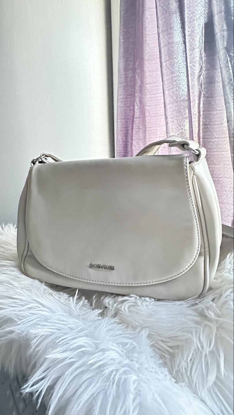 💚 Off-White Shoulder Bag